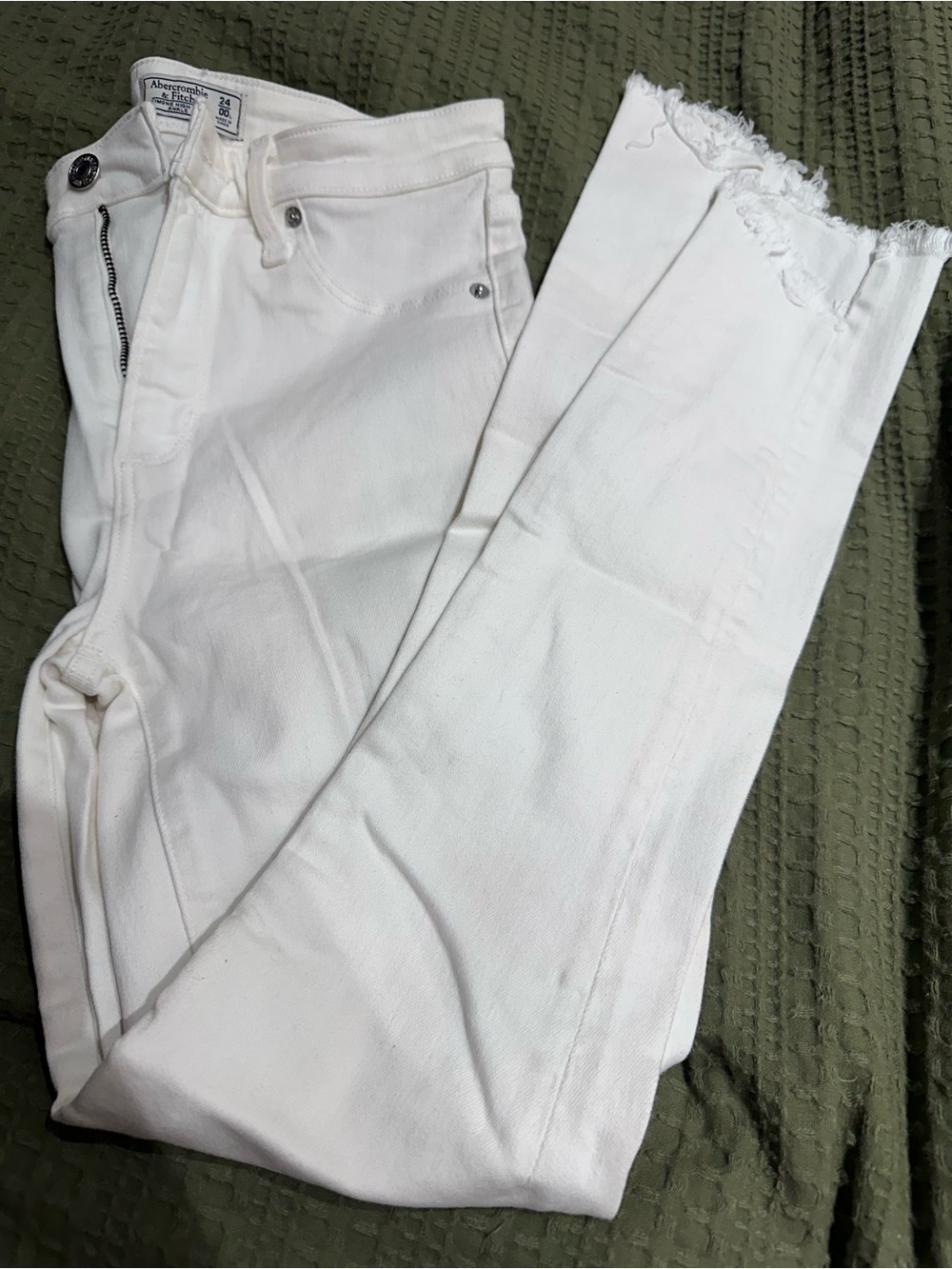 High Waisted Abercrombie & Fitch White Frayed-Hem Ankle Jeans